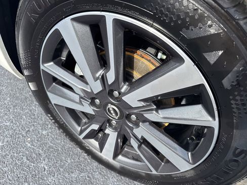 Certified 2025 Nissan Versa SV w/ Trunk Package image 9