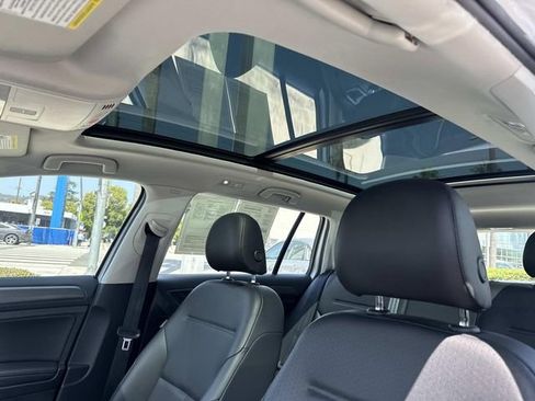 Used 2019 Volkswagen Golf SE FWD image 15
