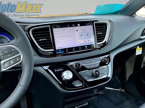 New 2026 Chrysler Voyager LX FWD image 6