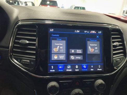 Used 2019 Jeep Grand Cherokee Altitude AWD/4WD image 15