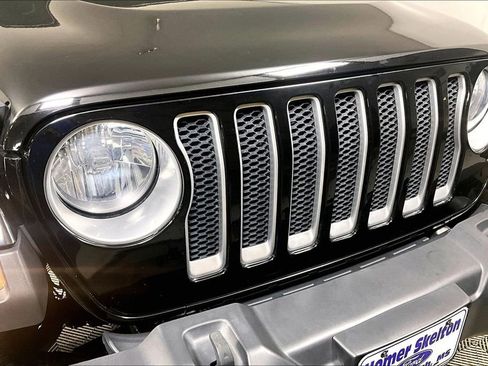 Used 2018 Jeep Wrangler Unlimited Sahara image 28