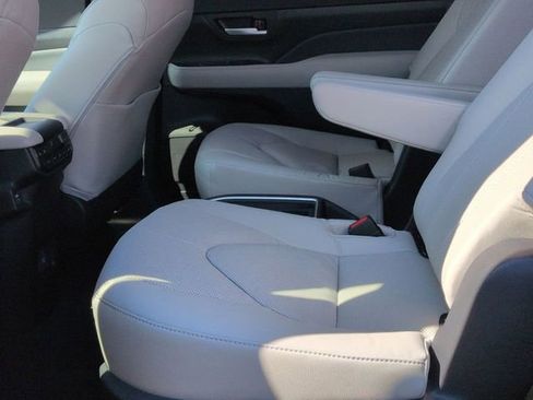 New 2026 Toyota Grand Highlander Platinum image 24