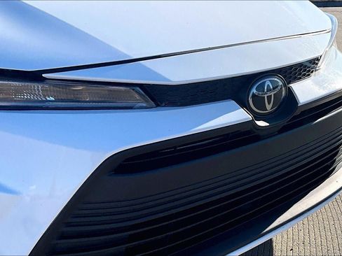Used 2024 Toyota Corolla LE image 30