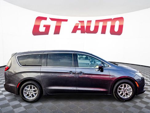 Used 2022 Chrysler Voyager LX image 8