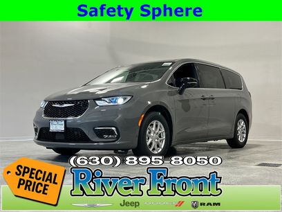 New 2025 Chrysler Pacifica Select