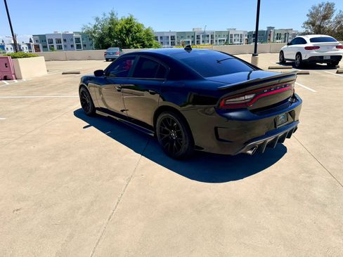 Used 2019 Dodge Charger Scat Pack RWD image 5