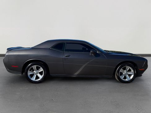 Used 2018 Dodge Challenger SXT image 6