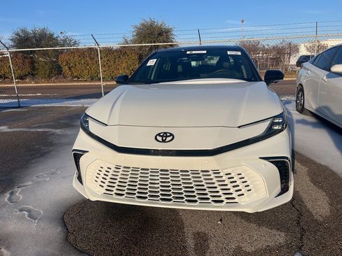 Used 2025 Toyota Camry XSE image 2