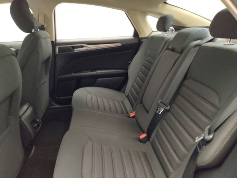 Used 2019 Ford Fusion SE image 18