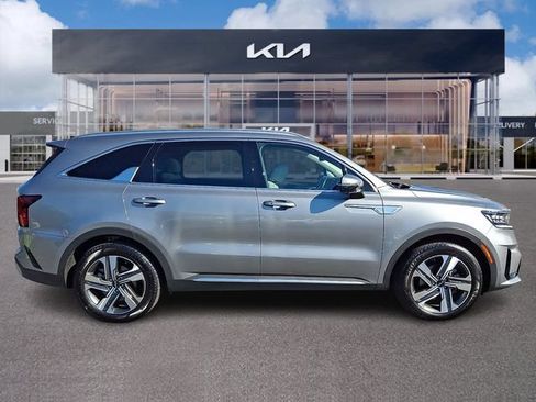 Certified 2023 Kia Sorento SX Prestige w/ Panoramic Sunroof Package AWD/4WD image 7