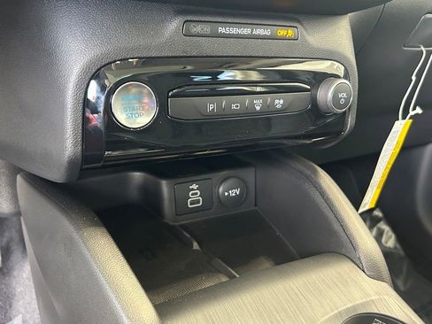 Certified 2024 Ford Escape SE w/ PHEV Premium Package image 39