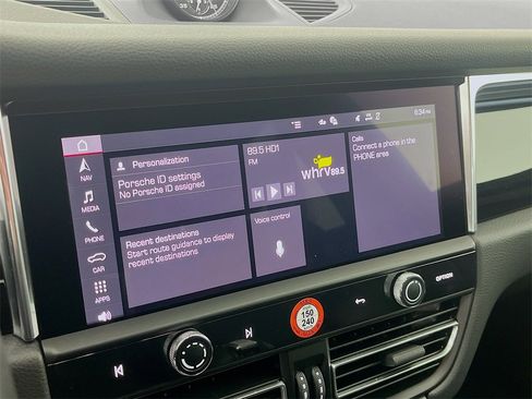 Certified 2025 Porsche Macan image 14
