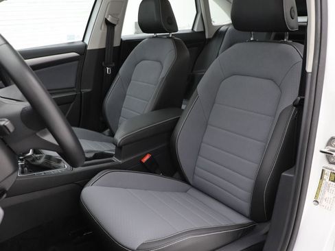 Used 2025 Volkswagen Jetta SE FWD image 15