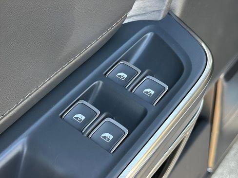 Used 2022 Rivian R1S Adventure image 19