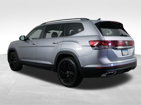 Used 2024 Volkswagen Atlas SE w/ Panoramic Sunroof Package AWD/4WD image 8