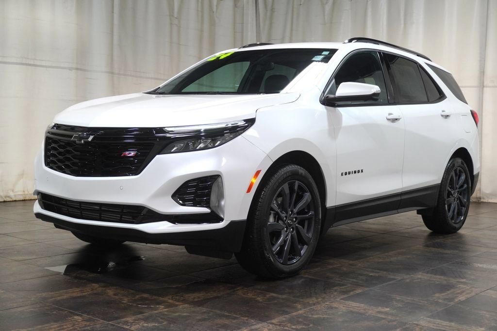 Used 2024 Chevrolet Equinox RS FWD image 2