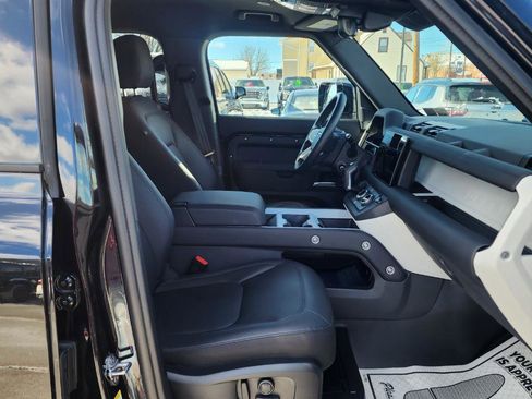 Used 2025 Land Rover Defender 110 S image 16