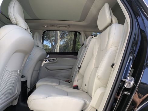 New 2026 Volvo XC90 T8 Ultra w/ Lounge Package AWD/4WD image 17