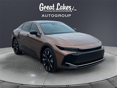 Used 2026 Toyota Crown Platinum image 7