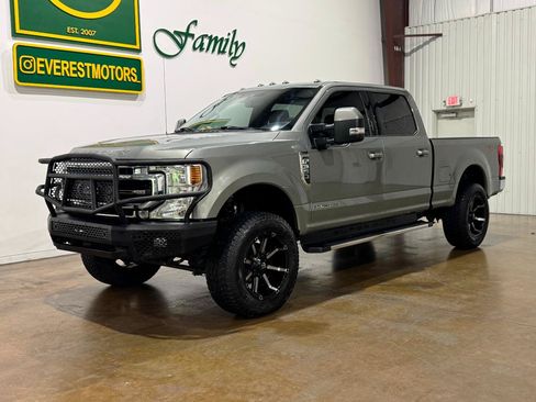 Used 2020 Ford F350 Lariat w/ Lariat Value Package AWD/4WD image 3