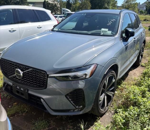 Used 2024 Volvo XC60 B5 Ultimate w/ Protection Package Premier AWD/4WD image 1