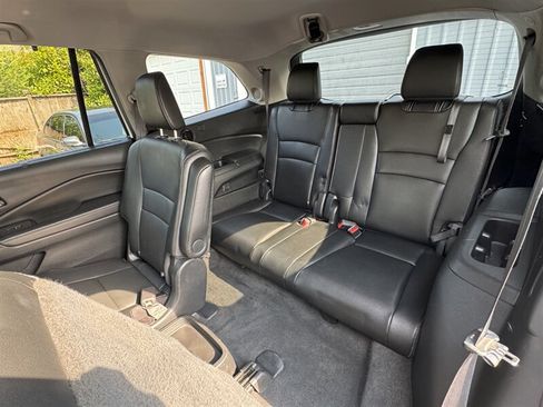 Used 2020 Honda Pilot Touring image 16