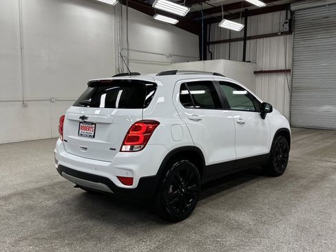 Used 2022 Chevrolet Trax LT w/ Redline Edition image 23