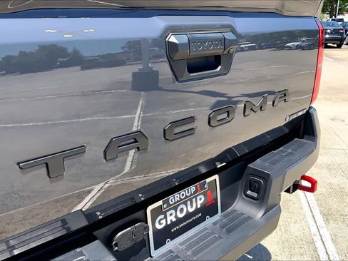 Used 2025 Toyota Tacoma TRD Off-Road AWD/4WD image 32
