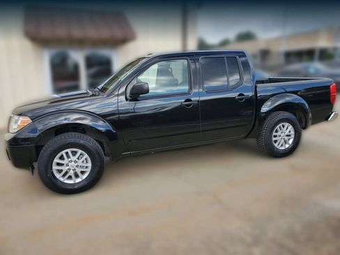 Used 2015 Nissan Frontier SV RWD image 8