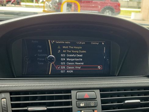 Used 2011 BMW M3 Convertible image 21