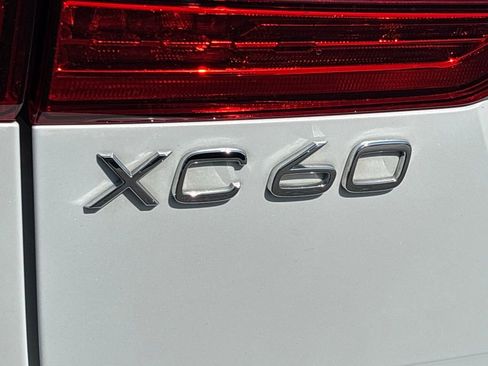 Used 2020 Volvo XC60 T5 R-Design AWD/4WD image 7