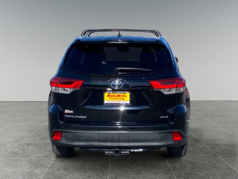 Used 2019 Toyota Highlander XLE image 4