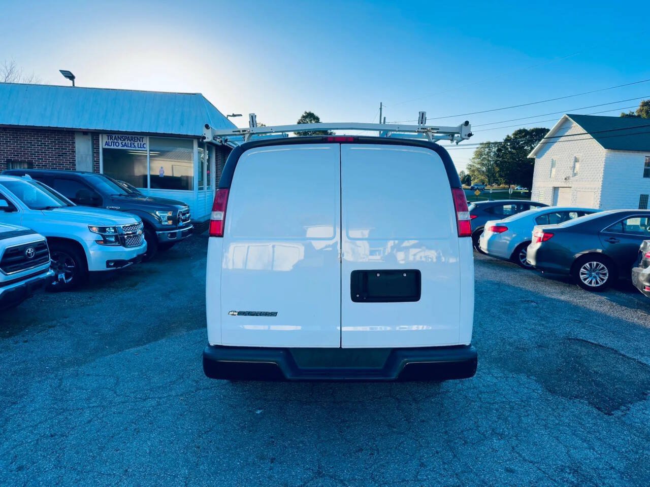 Used 2018 Chevrolet Express 2500 w/ Driver Convenience Package RWD image 7