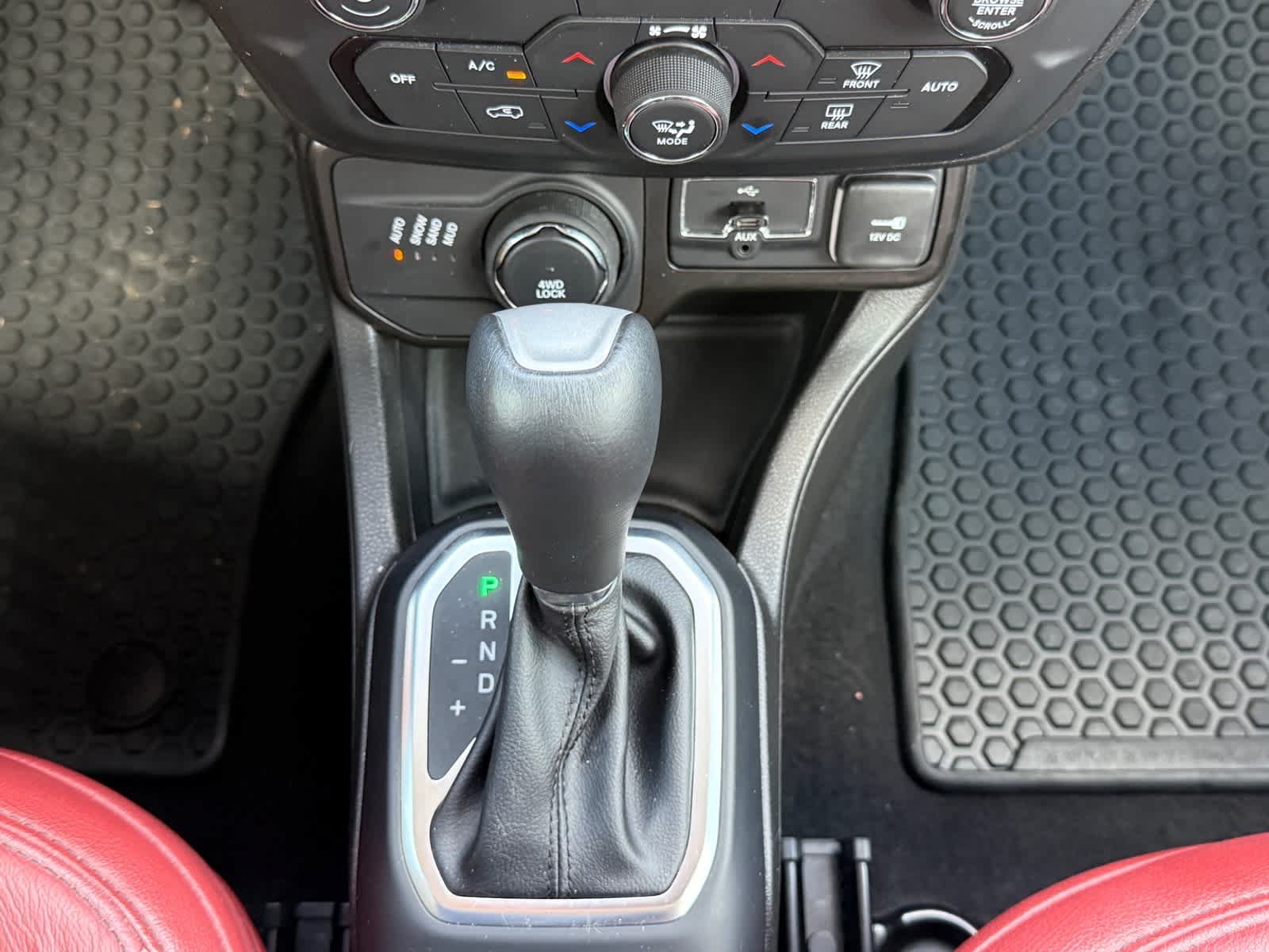 Used 2023 Jeep Renegade Latitude AWD/4WD image 19