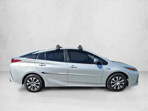 Used 2022 Toyota Prius Prime XLE FWD image 4