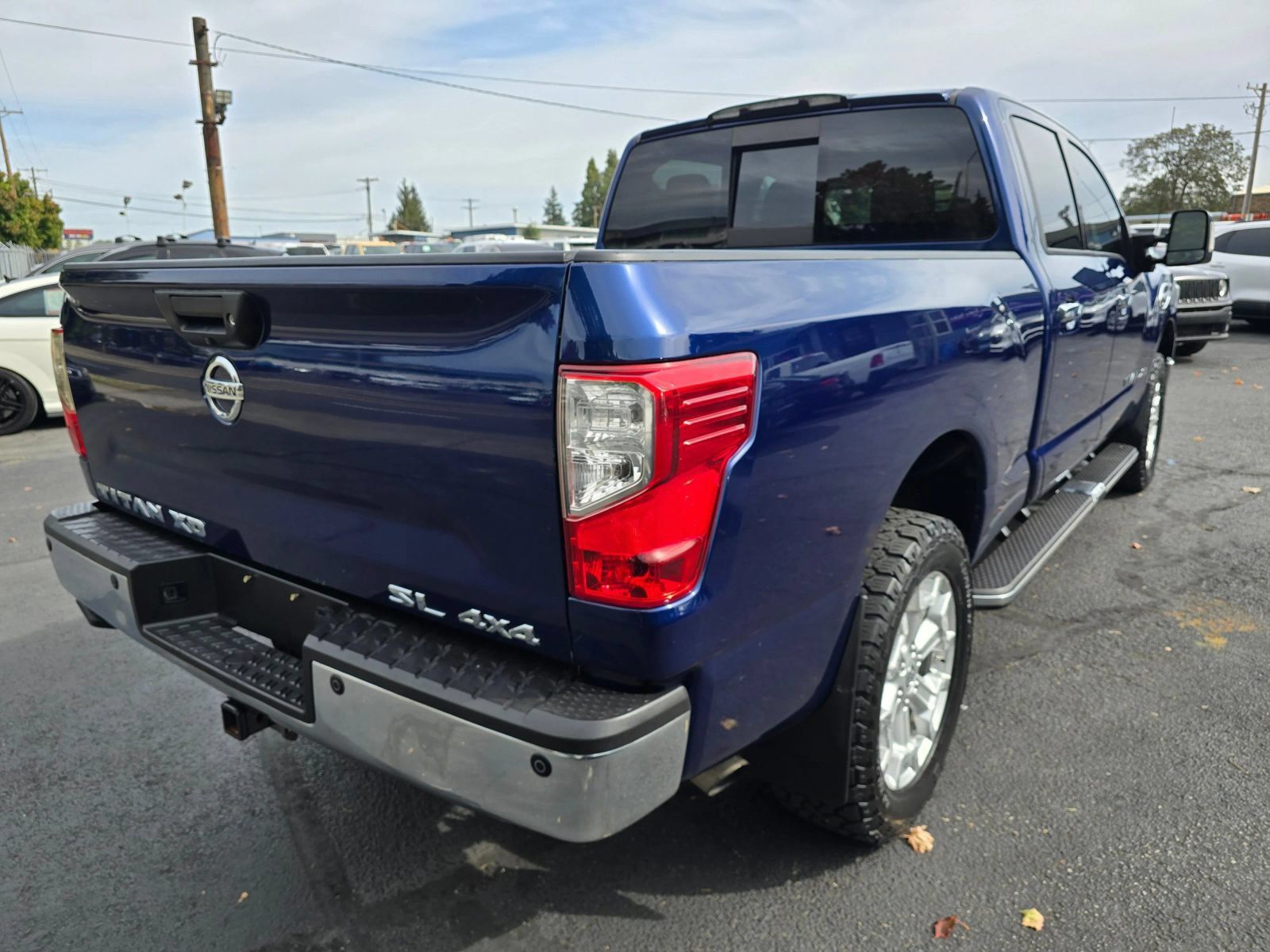 Used 2016 Nissan Titan SL AWD/4WD image 5