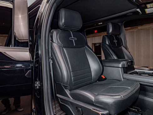 Used 2025 Ford F450 Platinum w/ FX4 Off-Road Package image 26