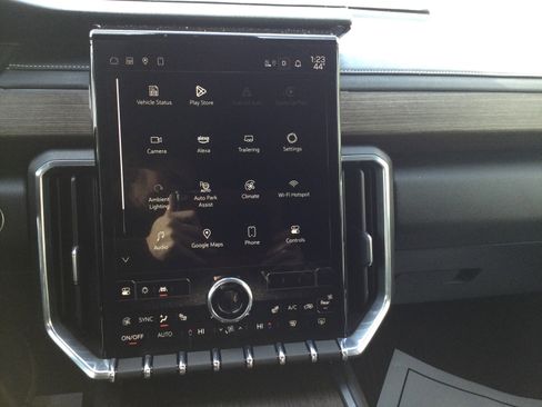 Used 2024 GMC Acadia Denali w/ Super Cruise Package image 14