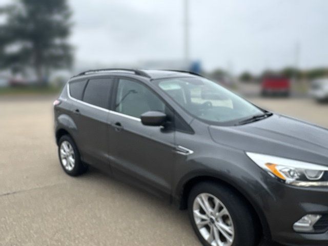 Used 2017 Ford Escape SE w/ Equipment Group 201A AWD/4WD image 3