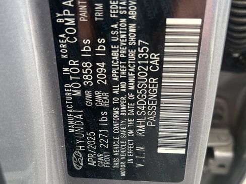 Used 2025 Hyundai Elantra SEL FWD image 3