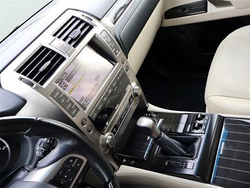 Used 2021 Lexus GX 460 Premium w/ Accessory Package image 19