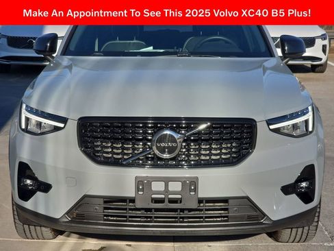 Certified 2025 Volvo XC40 B5 Plus image 2