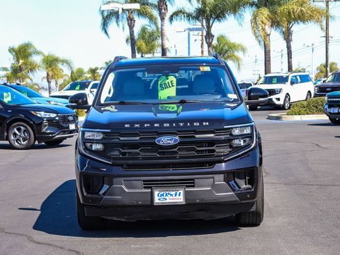 Certified 2025 Ford Expedition Active RWD image 2