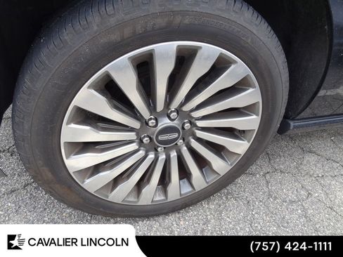 Used 2019 Lincoln Navigator Reserve AWD/4WD image 10