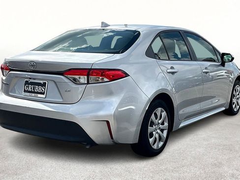 Used 2023 Toyota Corolla LE image 2