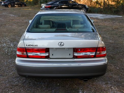 Used 2000 Lexus ES 330 300 image 9