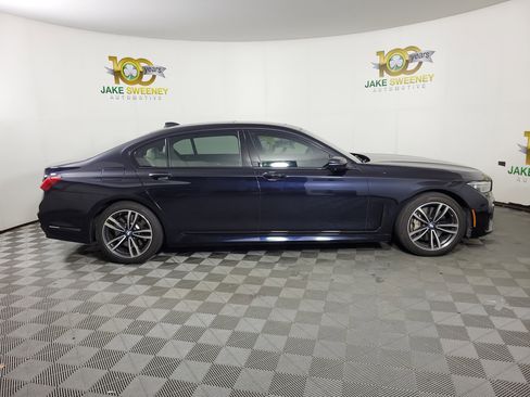 Used 2022 BMW 750i xDrive w/ M Sport Package AWD/4WD image 4
