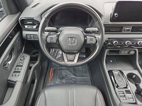 Certified 2025 Honda Pilot TrailSport image 13