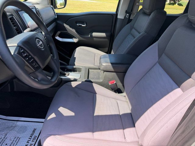 Used 2023 Nissan Frontier SV AWD/4WD image 9