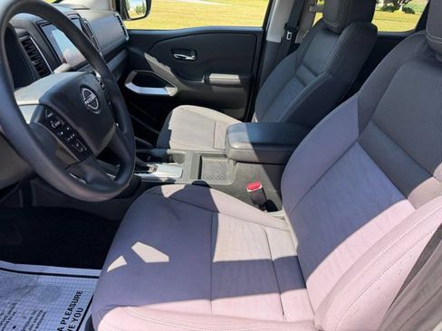 Used 2023 Nissan Frontier SV AWD/4WD image 9